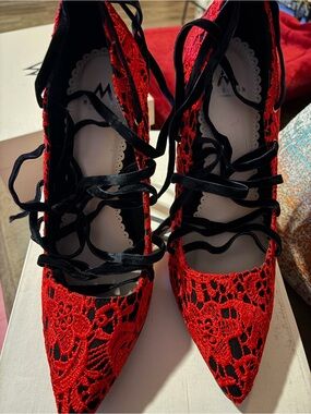 Lace Pointed-Toe Tie-Up Heels - Red
